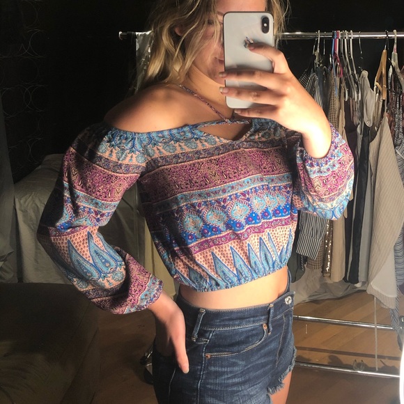 Unique top, from dillards!! - Picture 2 of 4